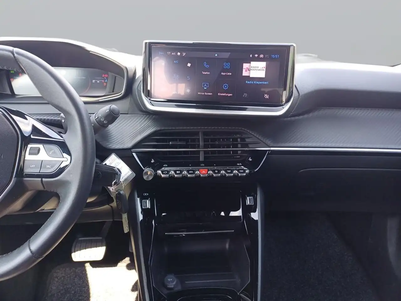 Peugeot 2008 Neuer 2008 Allure PureTech 130 EAT8 — معرض صور السيارة 12