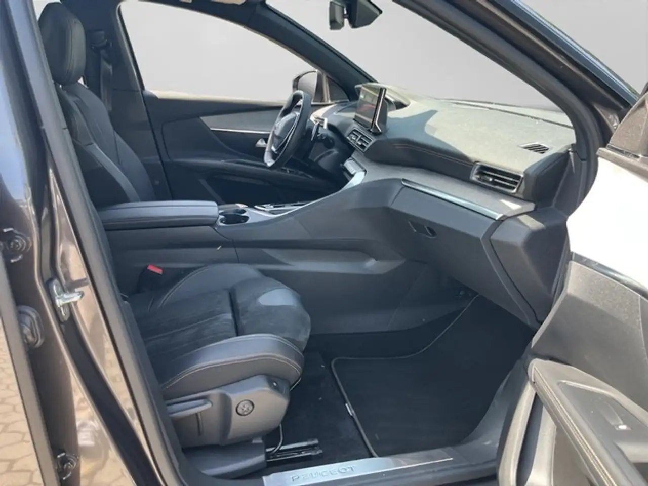 Peugeot 5008 GT HYBRID 136 e-DSC6 7-Sitzer PANO MASSAGE KAME... — Vehicle gallery 9
