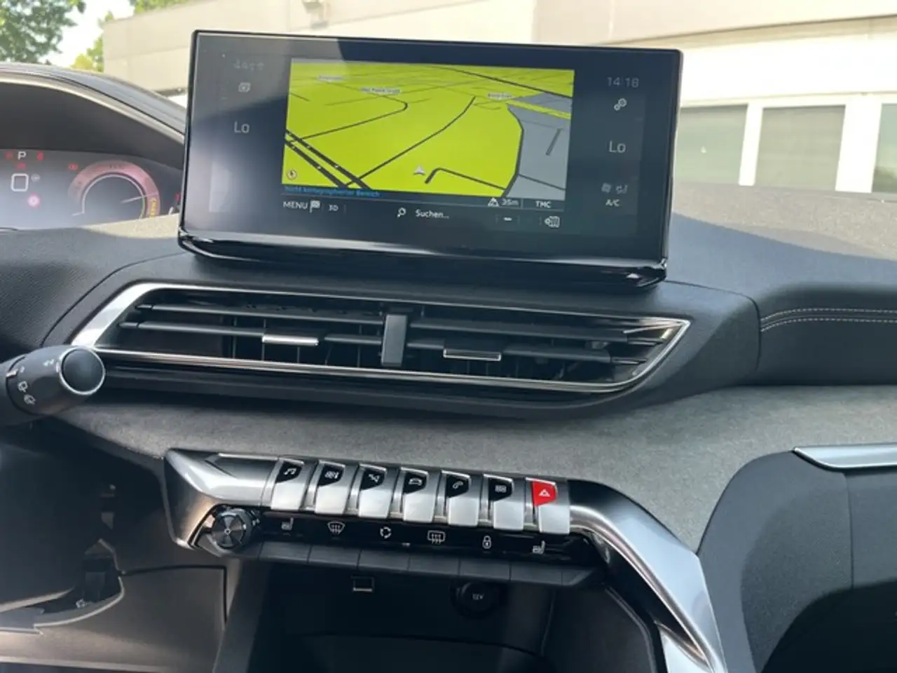 Peugeot 5008 GT HYBRID 136 e-DSC6 7-Sitzer PANO MASSAGE KAME... — Vehicle gallery 12