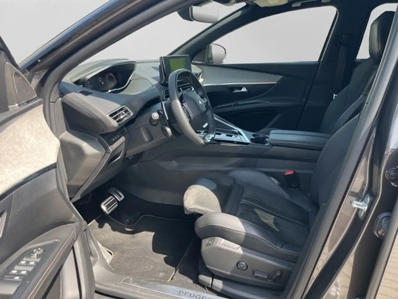 Peugeot 5008 GT HYBRID 136 e-DSC6 7-Sitzer PANO MASSAGE KAME... — Vehicle gallery 8
