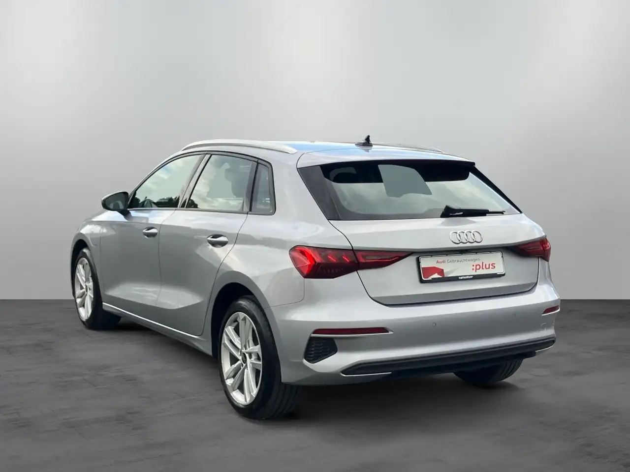 Audi A3 40TFSIe S-tronic/ CarPlay, LED, ACC — Vehicle gallery 3