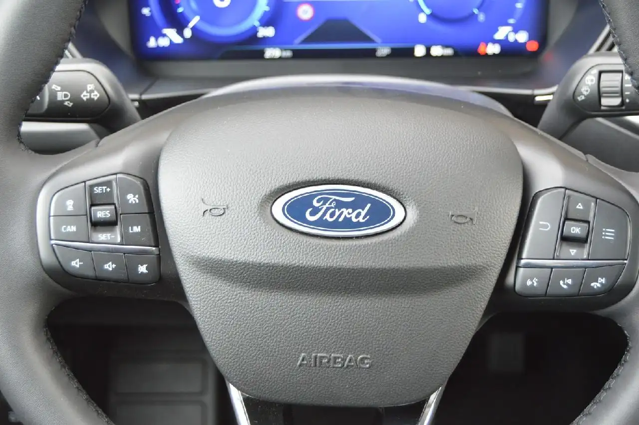 Ford Focus Titanium X — Vehicle gallery 11