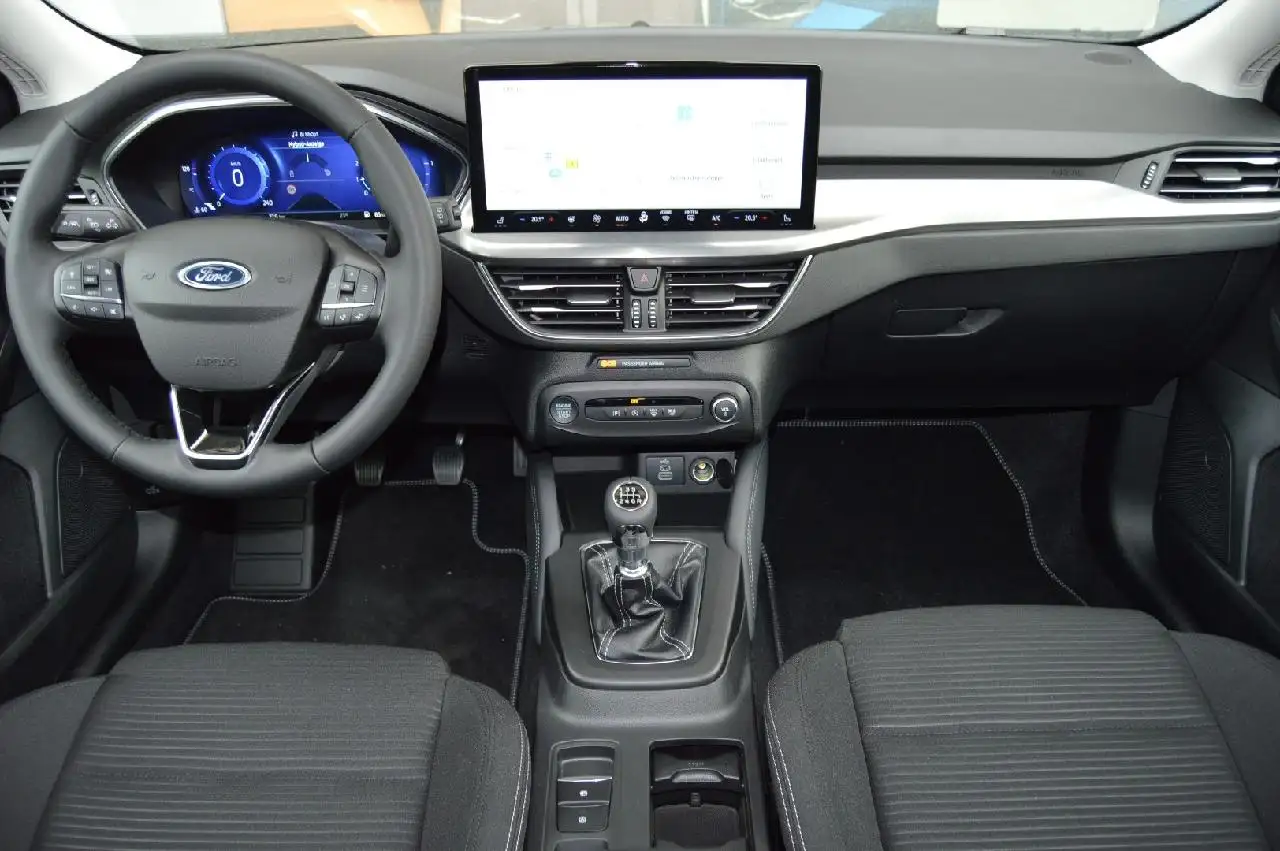 Ford Focus Titanium X — Vehicle gallery 6