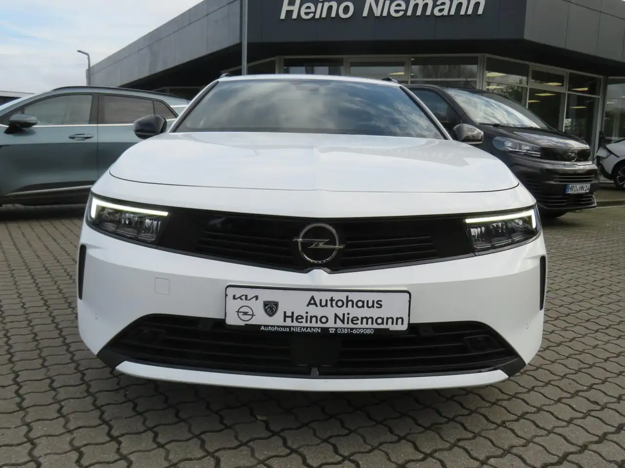 Opel Astra Sports Tourer Edition *RFK*AHK*SH*LRheiz*DAB*NAVI* — معرض صور السيارة 12