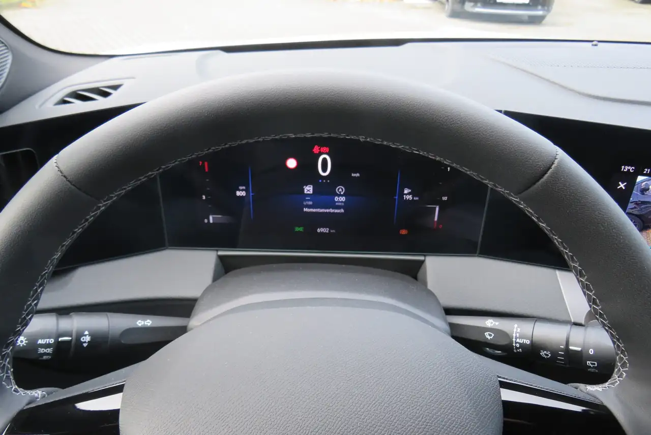 Opel Astra Sports Tourer Edition *RFK*AHK*SH*LRheiz*DAB*NAVI* — معرض صور السيارة 17