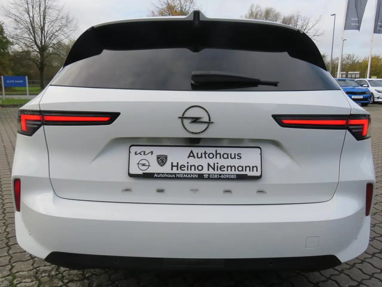 Opel Astra Sports Tourer Edition *RFK*AHK*SH*LRheiz*DAB*NAVI* — معرض صور السيارة 6