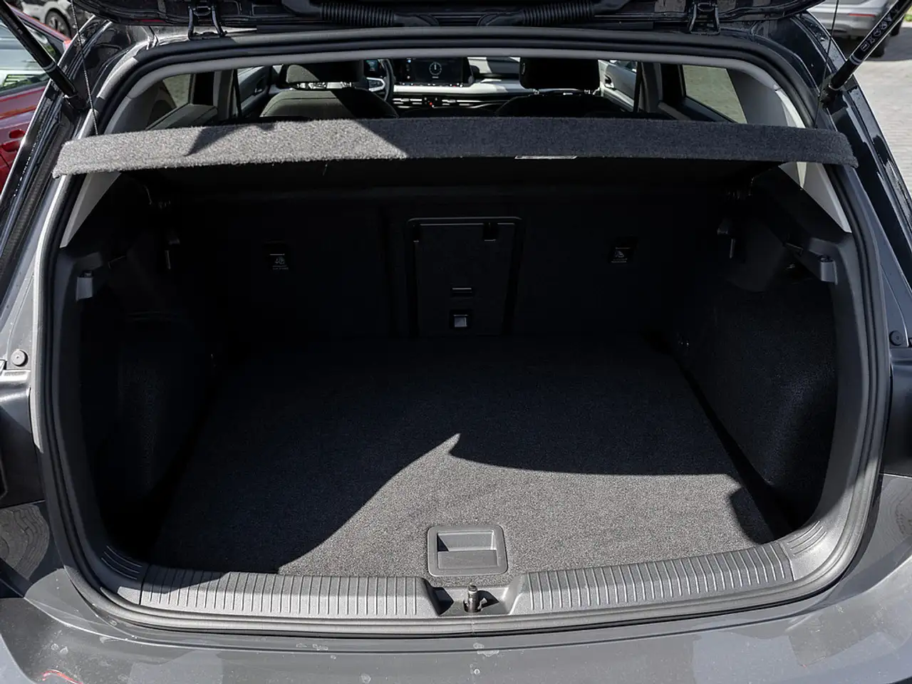 Volkswagen Golf VIII 1.0 eTSI Move LED SHZ PDC KLIMA — معرض صور السيارة 16