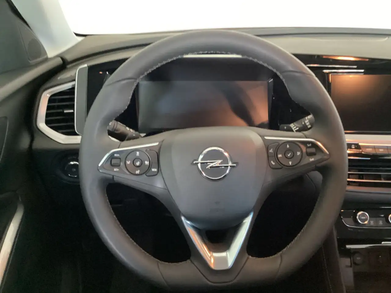 Opel Grandland 1.2 Turbo GS Line AHK+LED+Navi+SHZ+360 — معرض صور السيارة 7