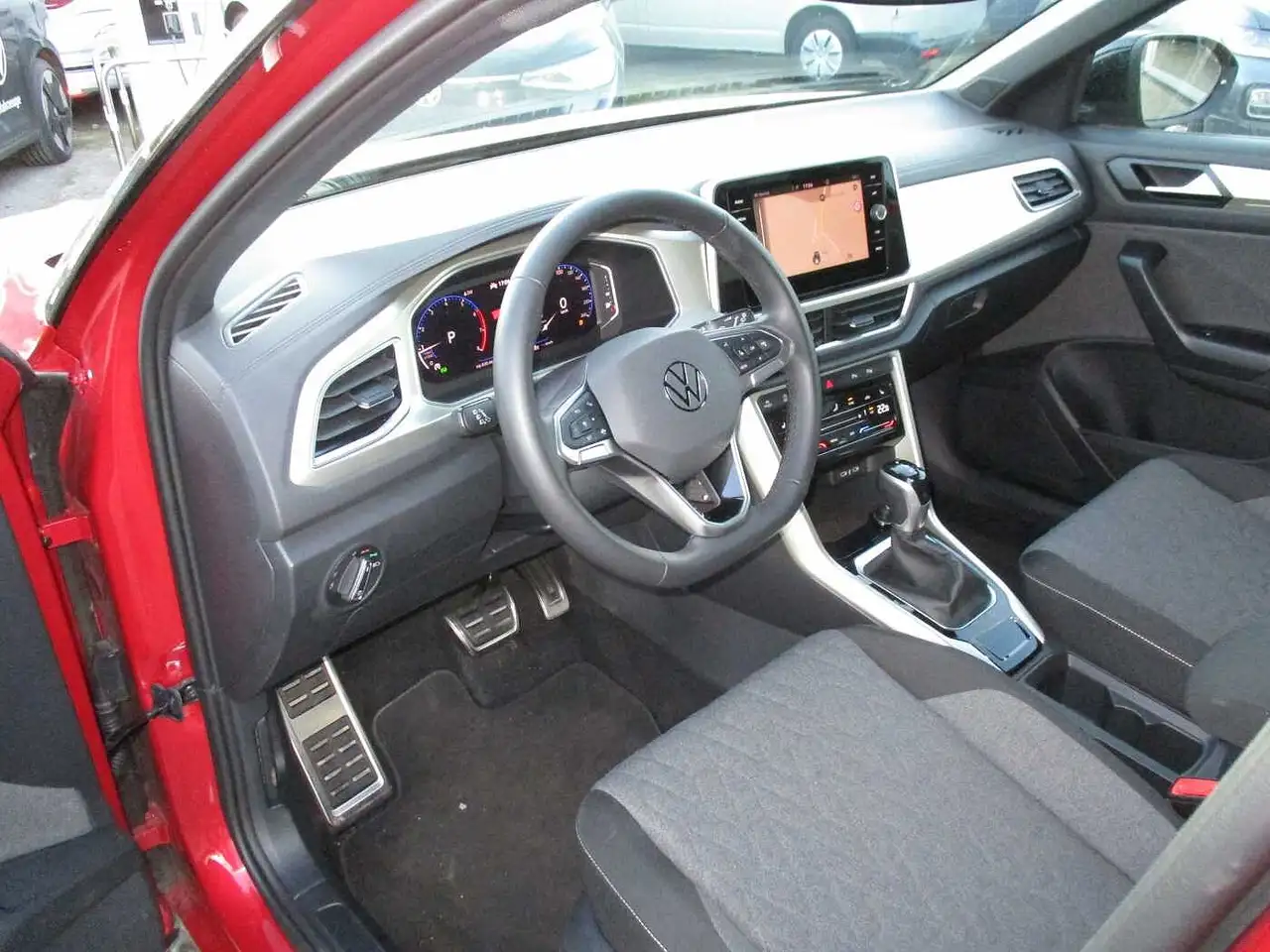 Volkswagen T-Roc 1.5 TSI OPF DSG Move — معرض صور السيارة 6