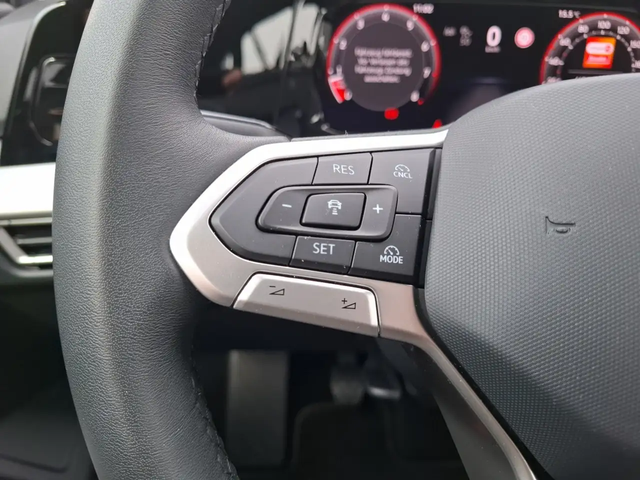 Volkswagen Golf VIII Variant TSI Life Standhzg LED Navi AID HUD... — معرض صور السيارة 23