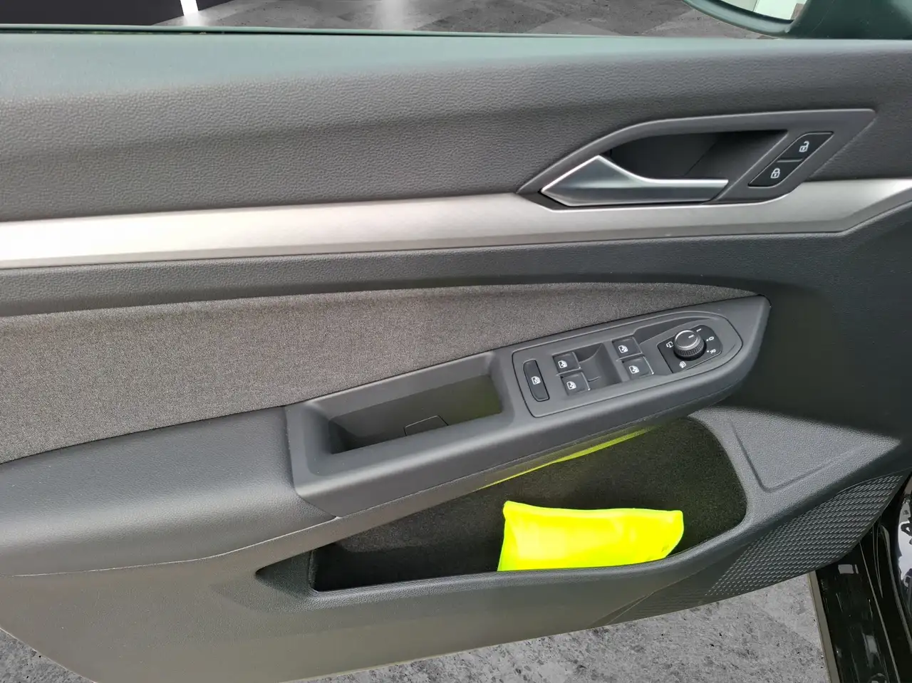 Volkswagen Golf VIII Variant TSI Life Standhzg LED Navi AID HUD... — معرض صور السيارة 19