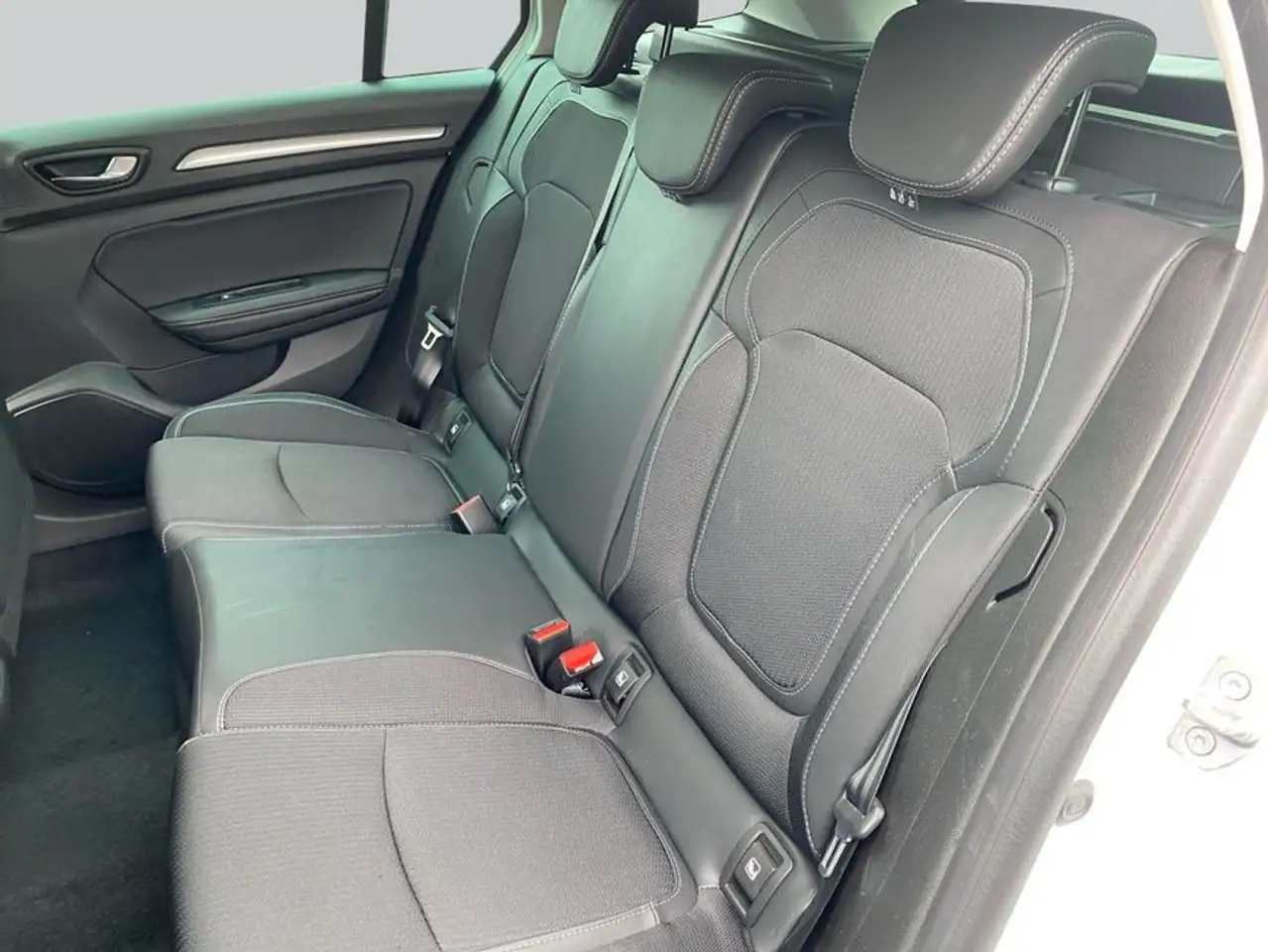 Renault Megane Grandtour TCe 140 GPF EDC TECHNO — Galerie du véhicule 12