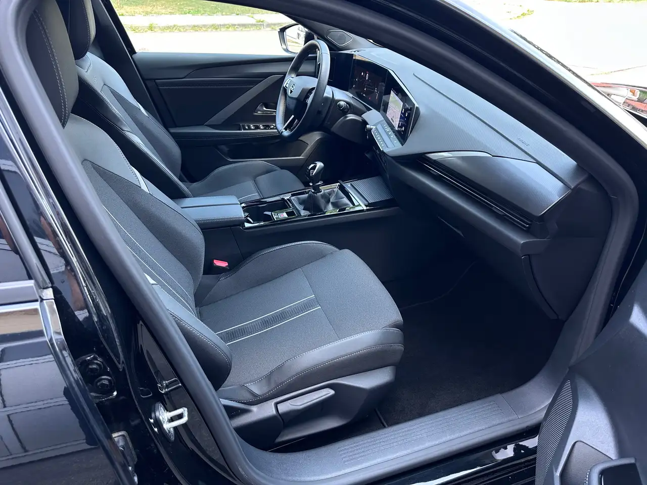 Opel Astra Astra 1.2 Turbo GS — Vehicle gallery 14