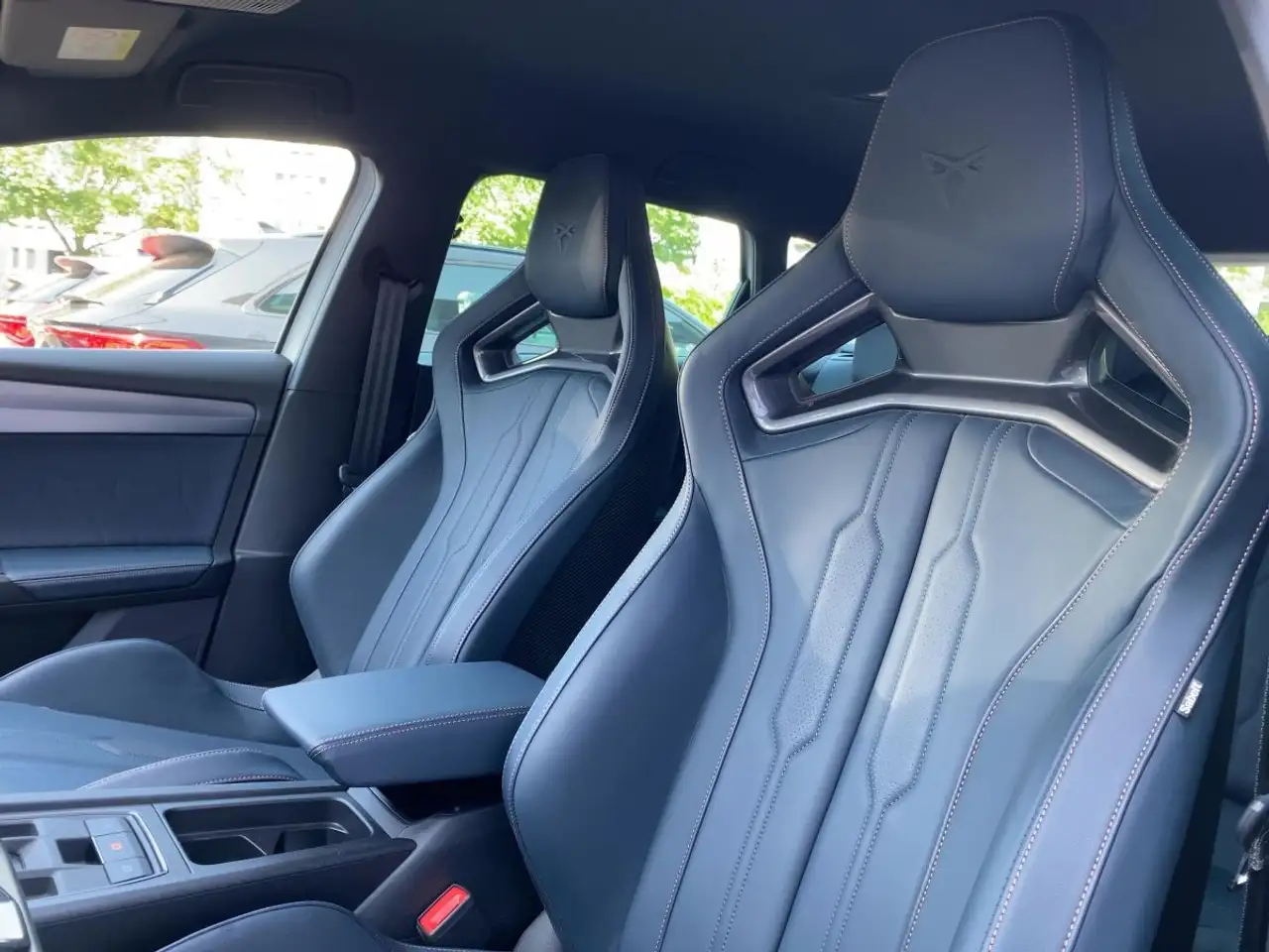 CUPRA Leon Sportstourer 2.0 TSI DSG VZ CUP Navi LED — Vehicle gallery 18