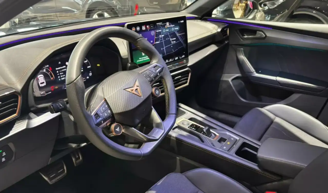 CUPRA Leon 1.5 eTSI 110 DSG — Galería del vehículo 25