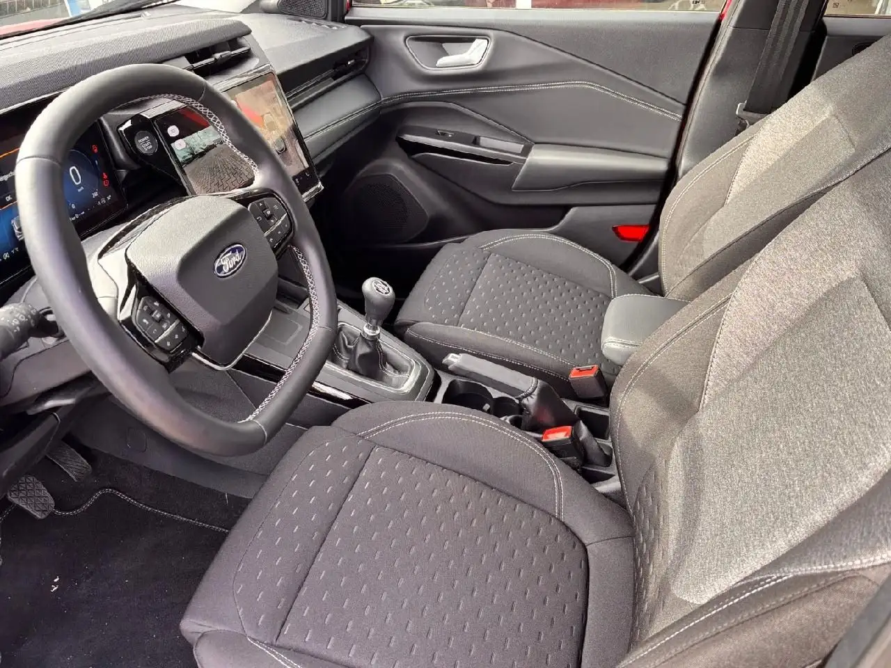 Ford Puma Titanium — Vehicle gallery 8