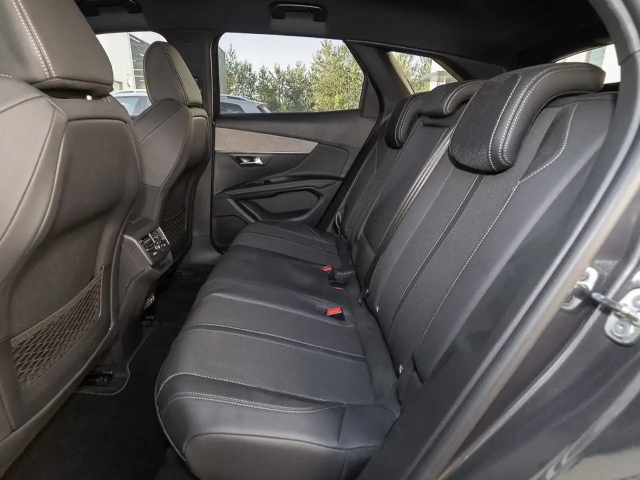 Peugeot 3008 GT 136 +NAVI+RFK+L/SHZ+KLI+PDC+TEMPO+ — معرض صور السيارة 12