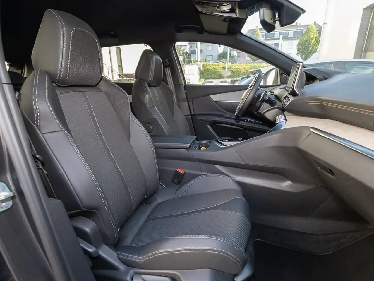 Peugeot 3008 GT 136 +NAVI+RFK+L/SHZ+KLI+PDC+TEMPO+ — معرض صور السيارة 11