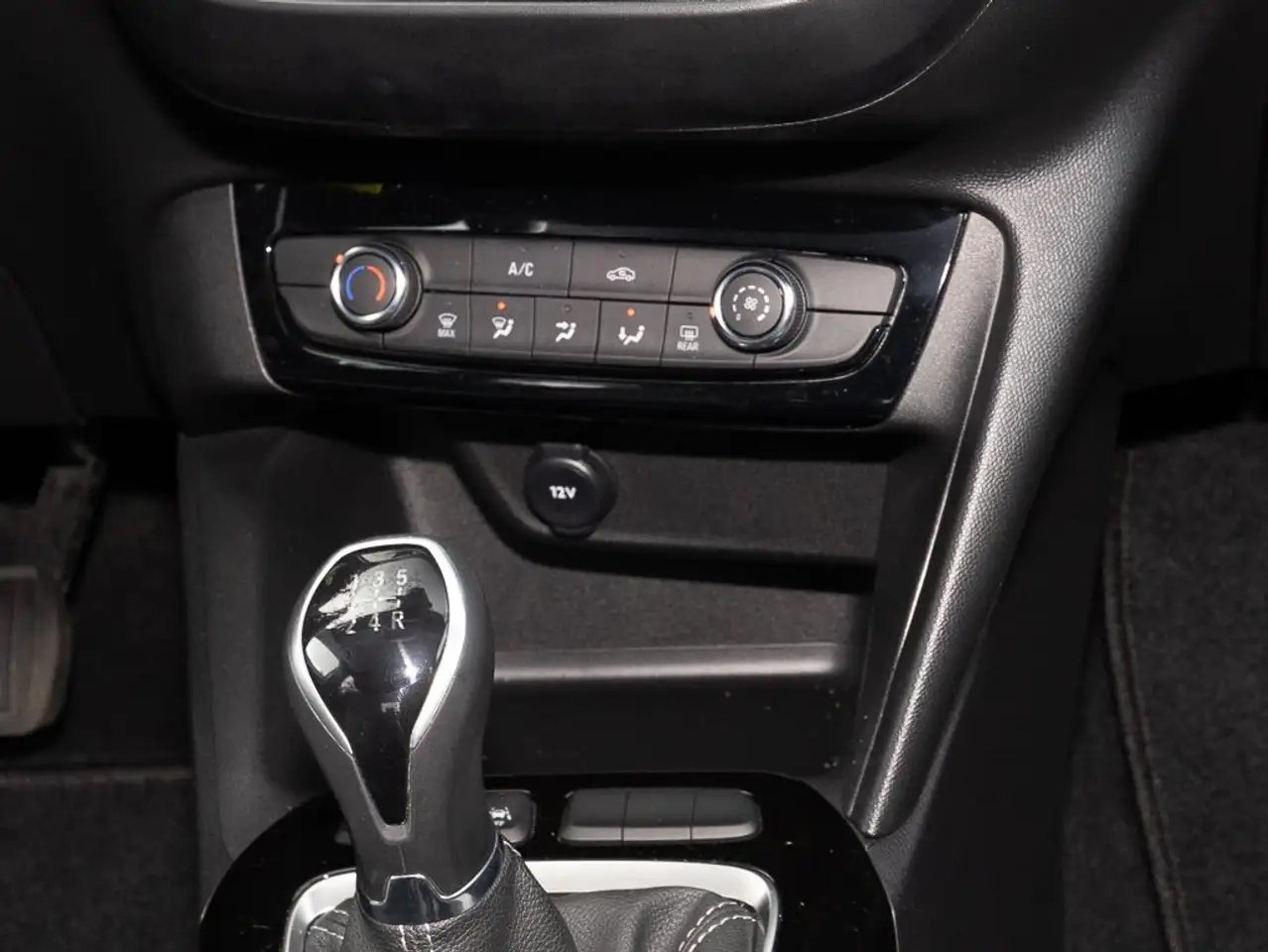 Opel Corsa F 1.2 CARPLAY+PDC+BT+ISOFIX+BC+DAB+VZE+eFH+ — معرض صور السيارة 9