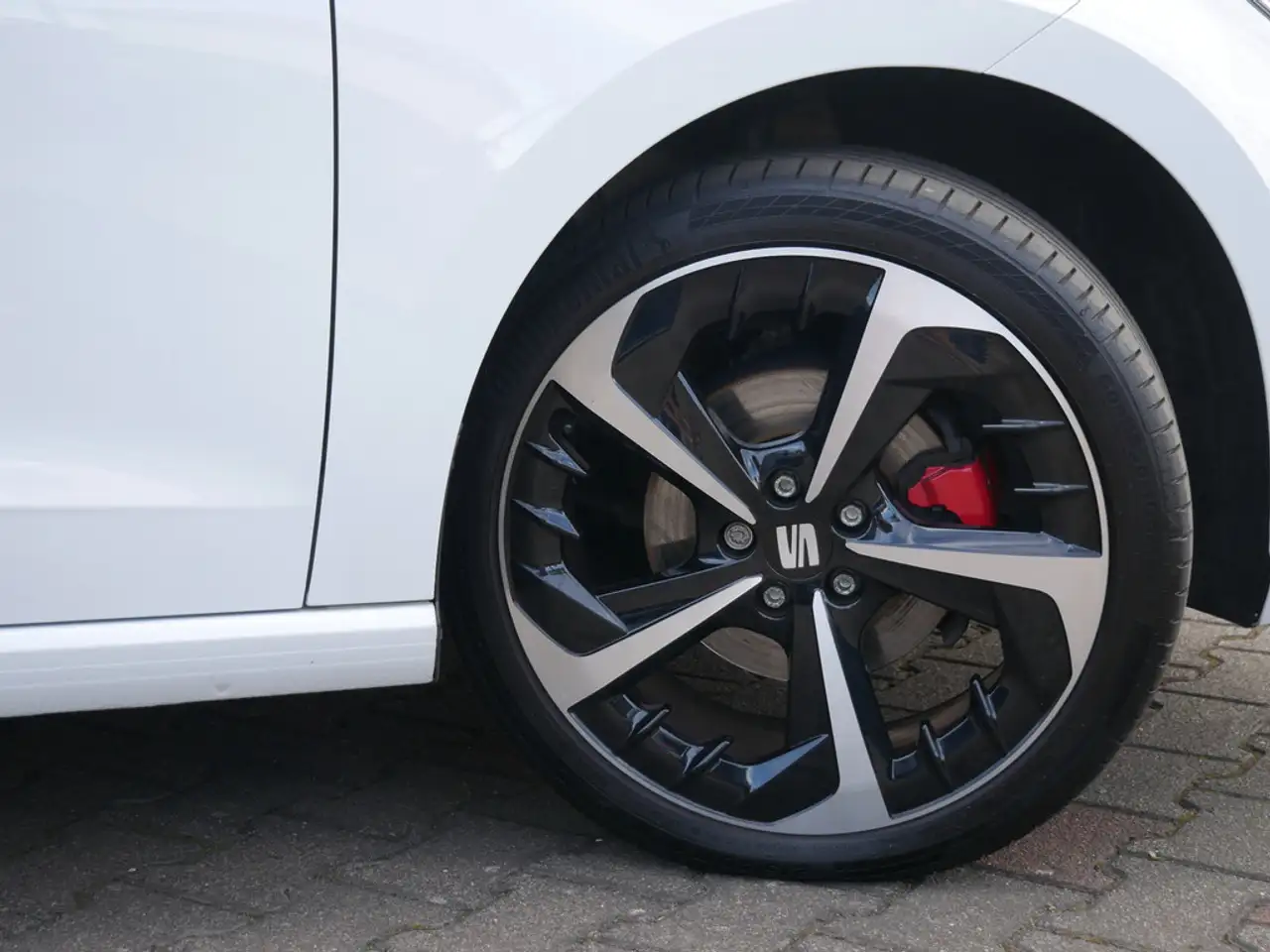 SEAT Ibiza 1.0 TSI FR FACEL. LED 18"-LM VOLL-LED — معرض صور السيارة 6