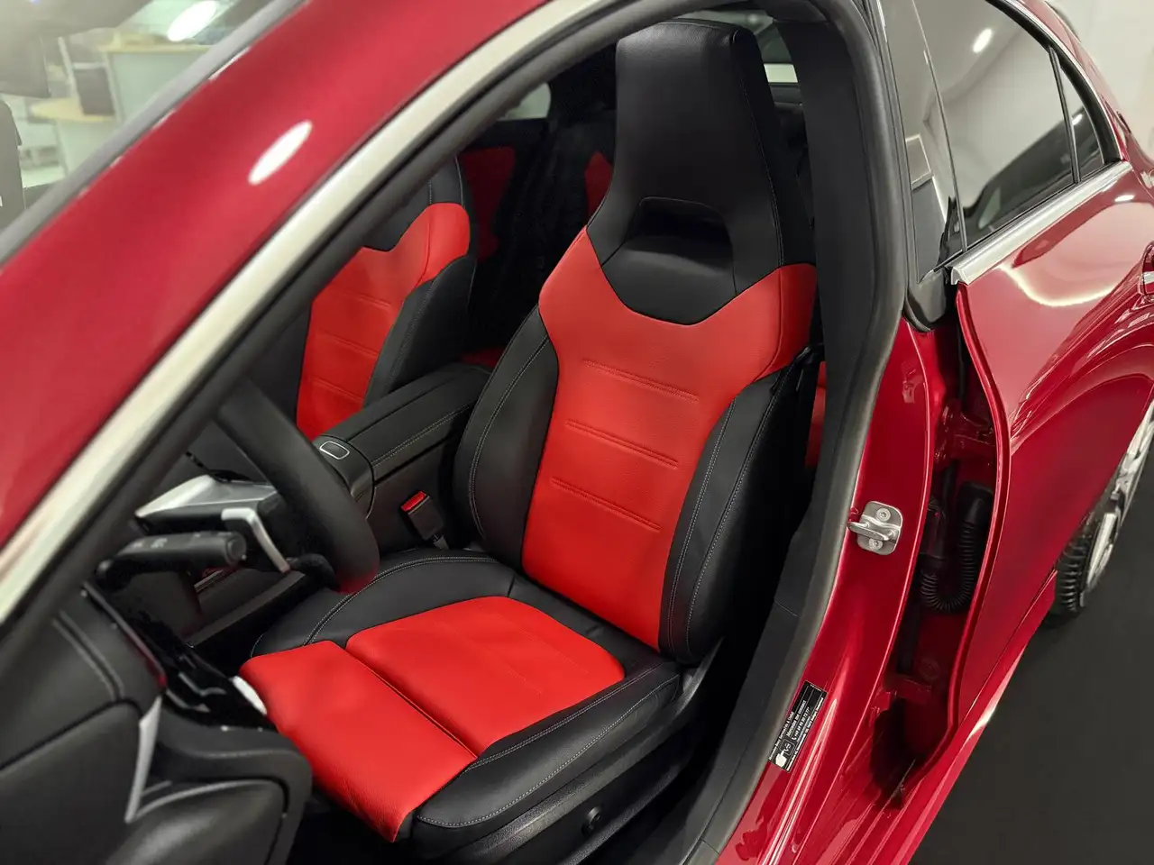 Mercedes-Benz CLA 250 COUPE 4M AMG ADV. *PANO*KAM*DIST*BURM* — Galería del vehículo 23