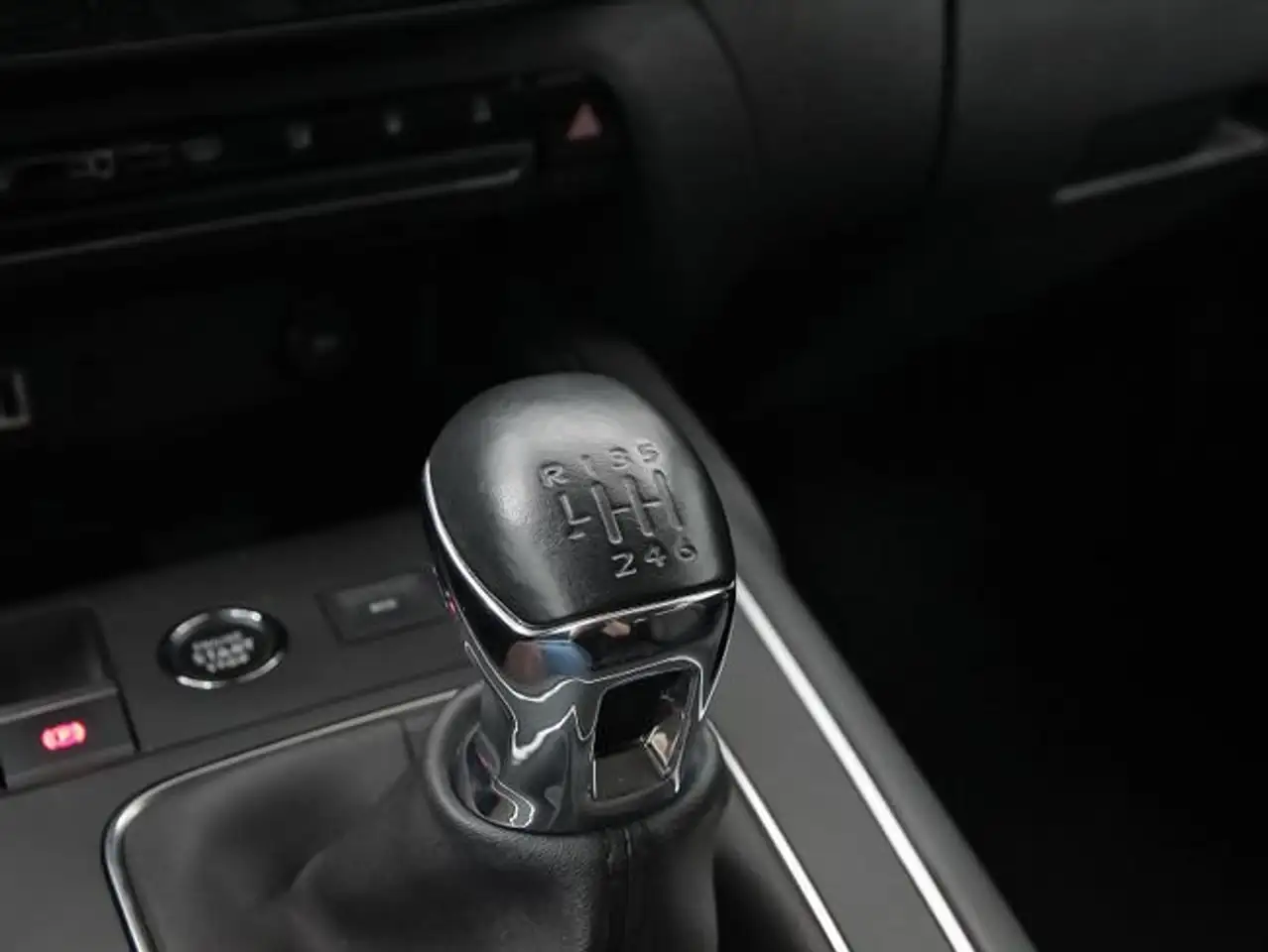 Citroen C5 Aircross PureTech S&S Plus 130 — Vehicle gallery 26