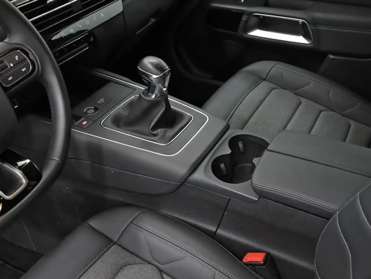 Citroen C5 Aircross PureTech S&S Plus 130 — Vehicle gallery 28