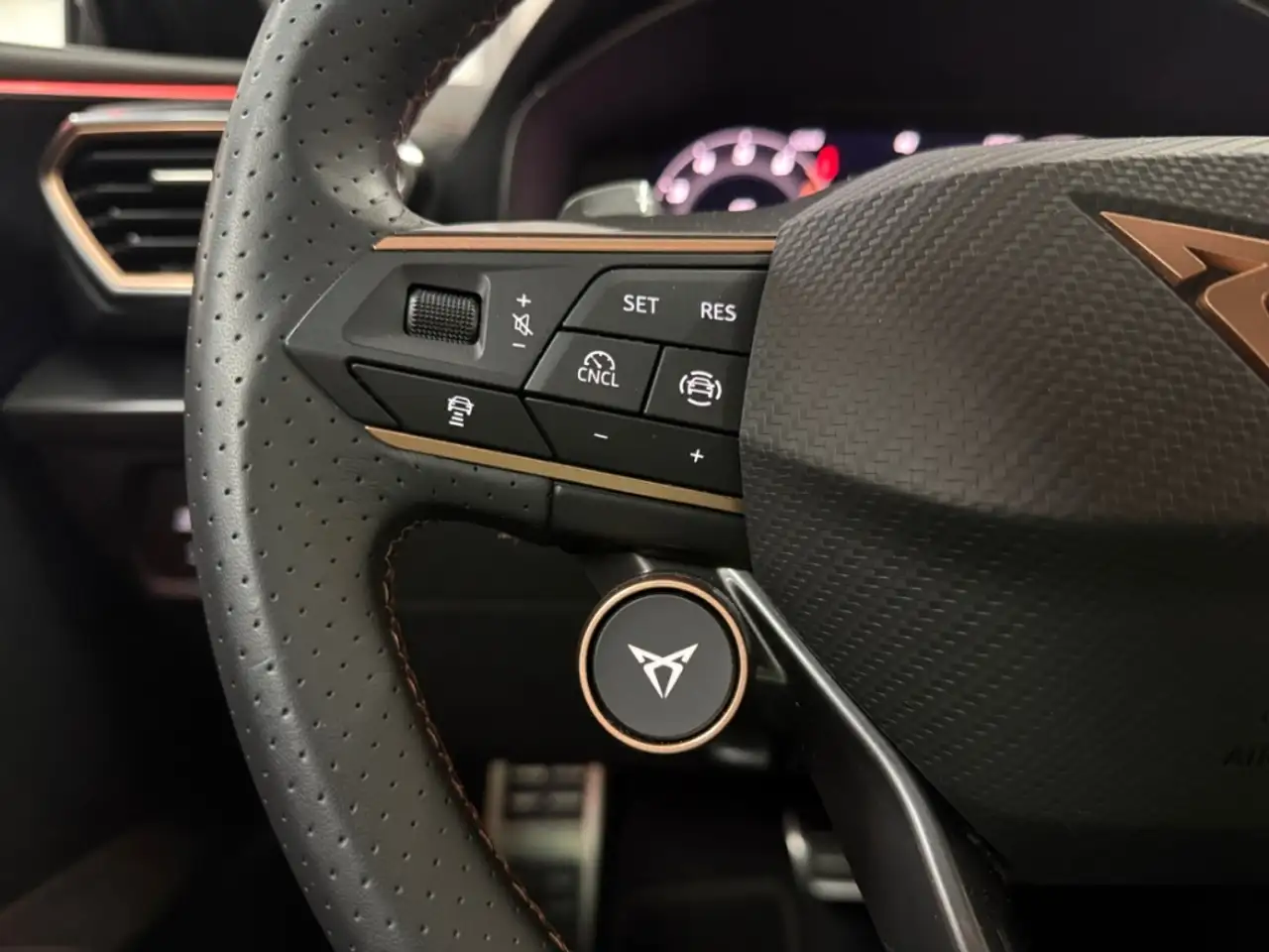 CUPRA Leon ST AUTOMATIK NAV LED PANODACH DIG-DISPLAY KAMERA A — Vehicle gallery 16