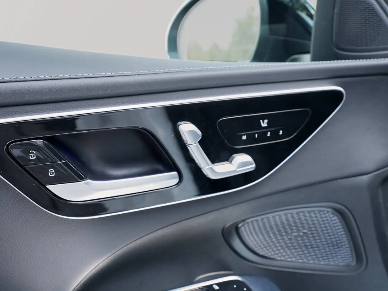 Mercedes-Benz C 200 T AMG Line DIGITAL LIGHT PANO DISTRONIC 360° OLED — Galería del vehículo 17