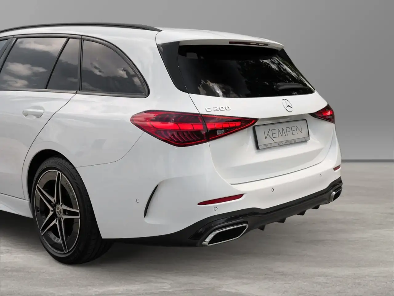 Mercedes-Benz C 200 T AMG Line DIGITAL LIGHT PANO DISTRONIC 360° OLED — Galería del vehículo 14