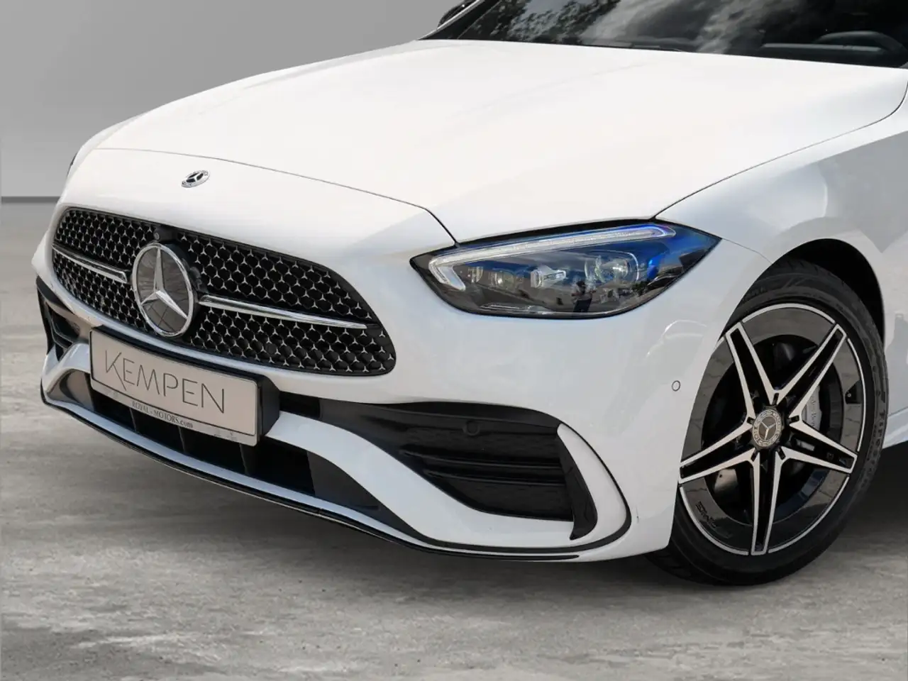 Mercedes-Benz C 200 T AMG Line DIGITAL LIGHT PANO DISTRONIC 360° OLED — Galería del vehículo 10