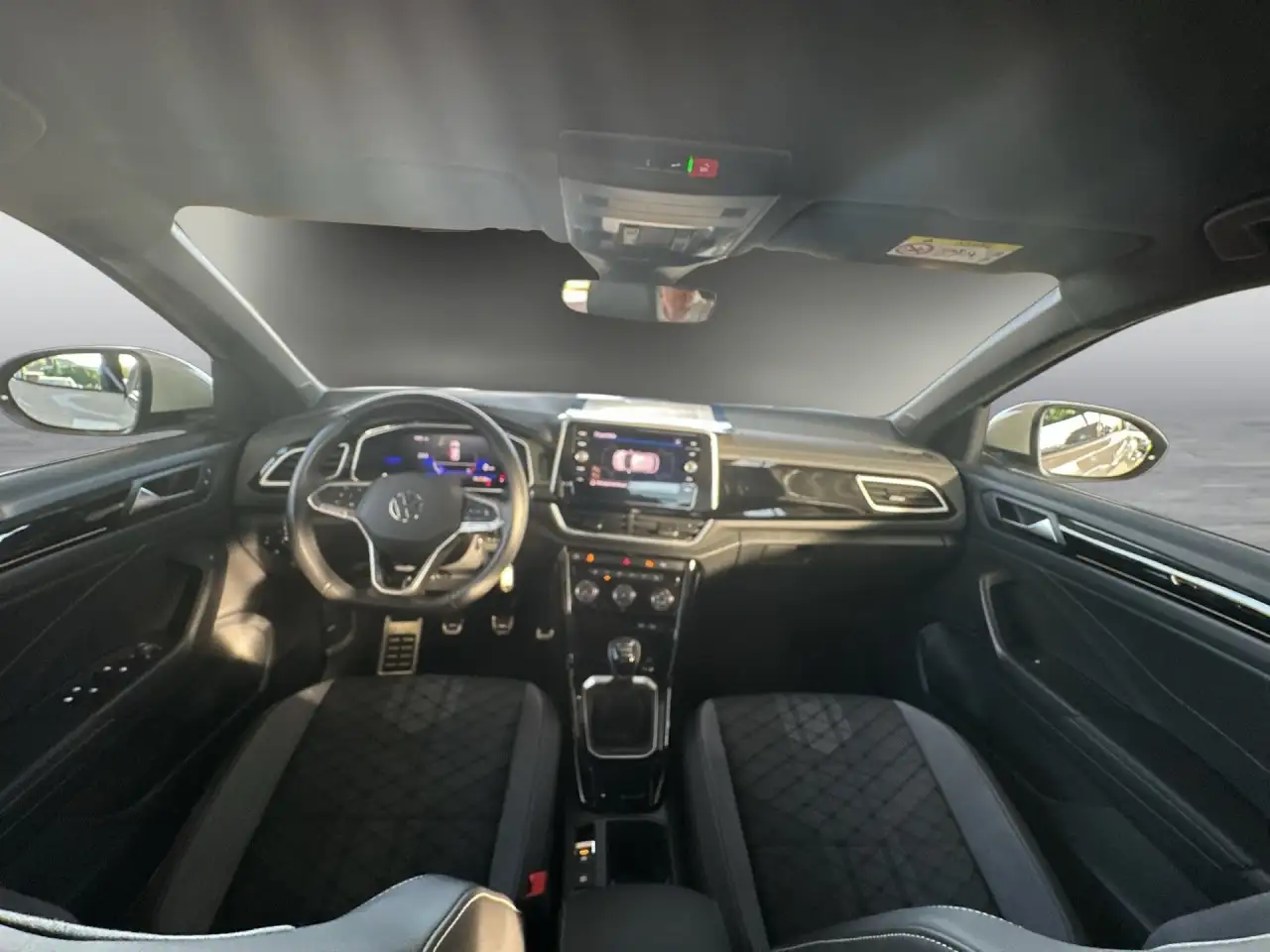 Volkswagen T-Roc 1.0 TSI R-LINE + LED PLUS + SPORT FAHRWERK Klima — Galería del vehículo 13