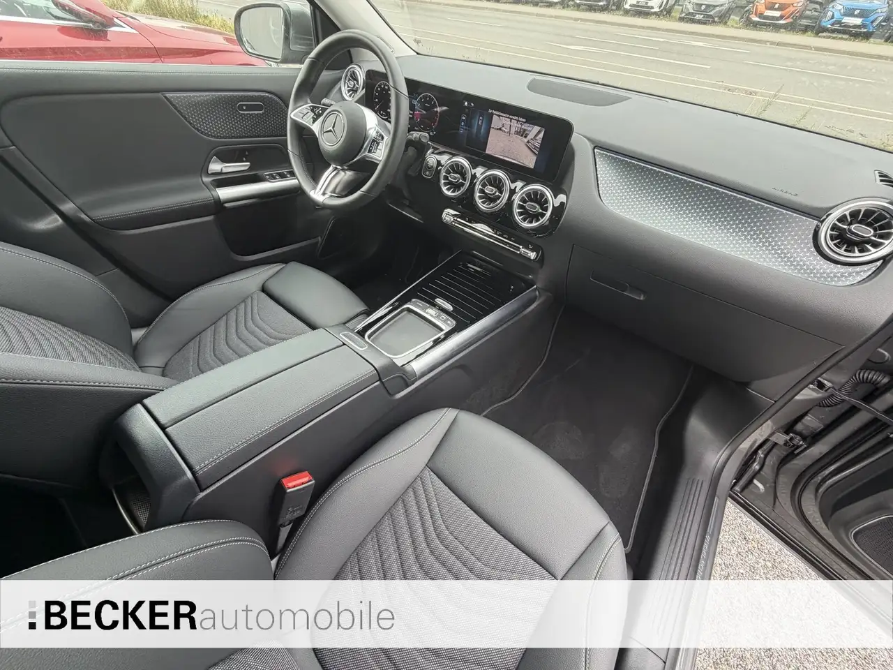 Mercedes-Benz GLA 200 GLA 200 PROGRESSIVE KAMERA BURMESTER KEYLESS GO — Galerie du véhicule 12