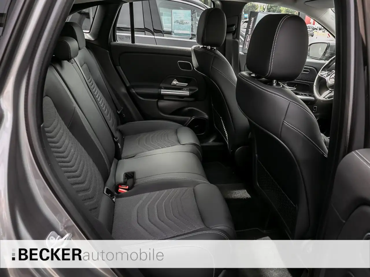 Mercedes-Benz GLA 200 GLA 200 PROGRESSIVE KAMERA BURMESTER KEYLESS GO — Galerie du véhicule 7
