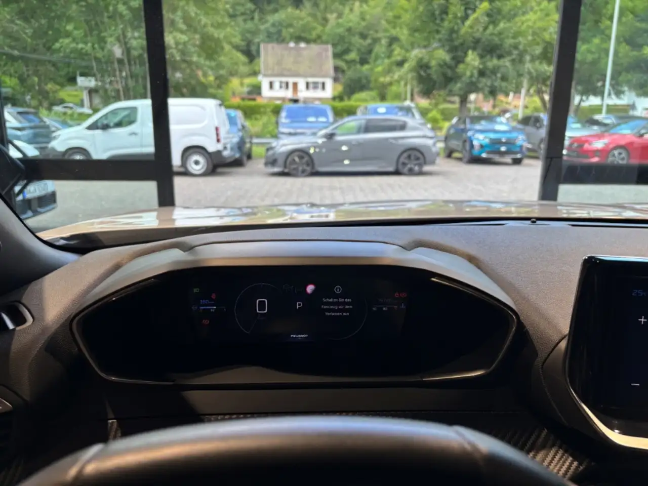 Peugeot 2008 Allure Navi SHZ PDC KLIMA APP AHK — Galería del vehículo 11