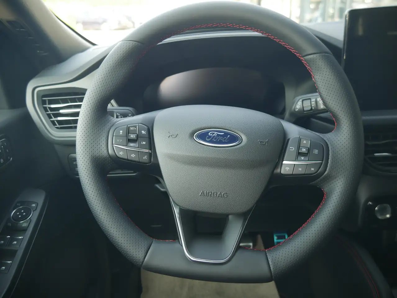 Ford Kuga Plug-In Hybrid ST-Line X Winter-technologie-PANO — Vehicle gallery 16