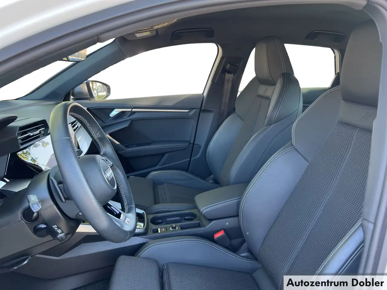 Audi S3 Sportback 2.0 TFSI 228kW S tronic PDC Bluetooth — معرض صور السيارة 13