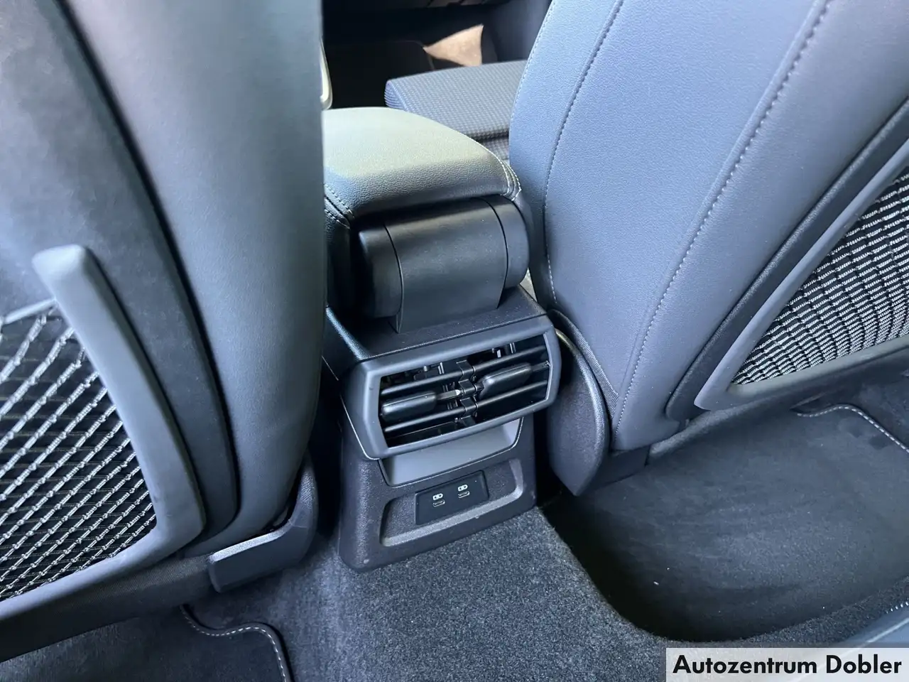 Audi S3 Sportback 2.0 TFSI 228kW S tronic PDC Bluetooth — معرض صور السيارة 16