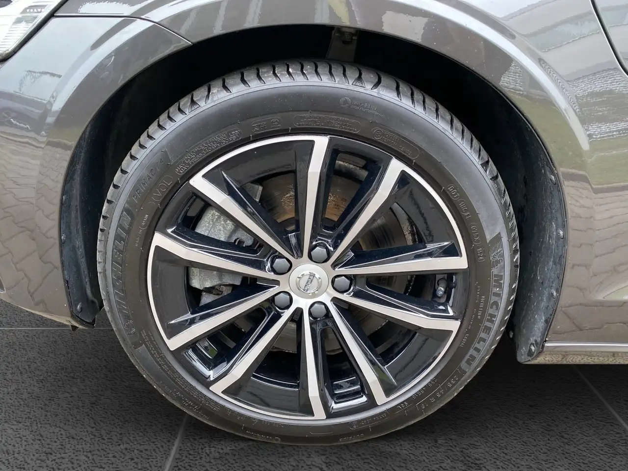 Volvo V60 Kombi T8 Ultra Dark Recharge WiPa*LED*Navi* — معرض صور السيارة 15