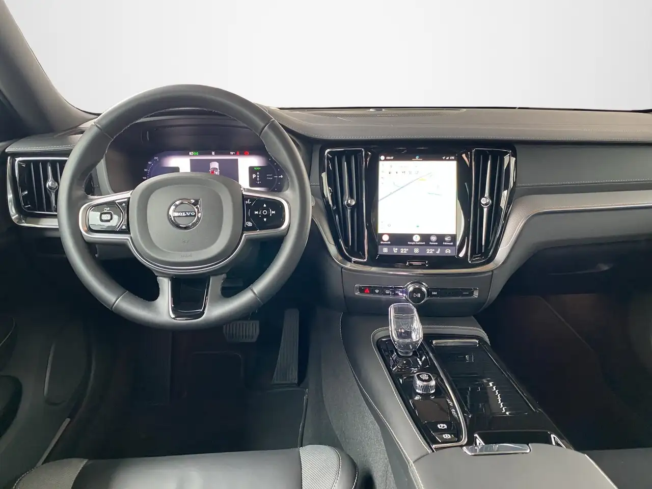 Volvo V60 Kombi T8 Ultra Dark Recharge WiPa*LED*Navi* — معرض صور السيارة 8
