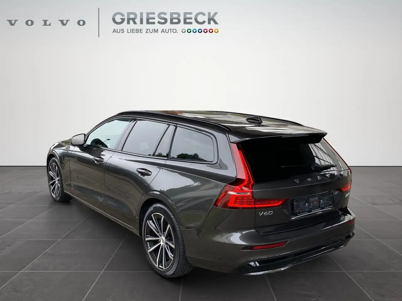 Volvo V60 Kombi T8 Ultra Dark Recharge WiPa*LED*Navi* — معرض صور السيارة 3
