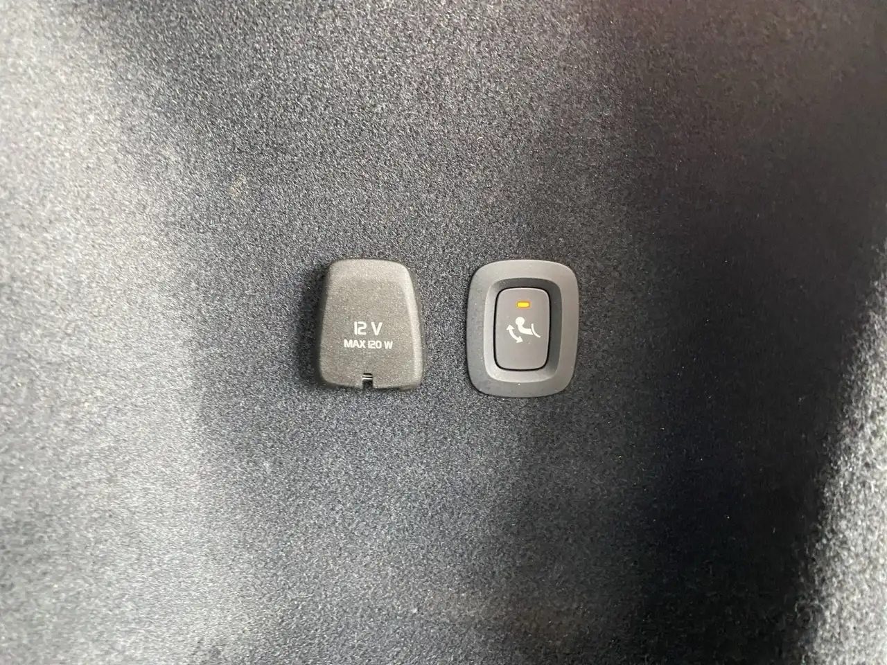 Volvo V60 Kombi T8 Ultra Dark Recharge WiPa*LED*Navi* — معرض صور السيارة 22