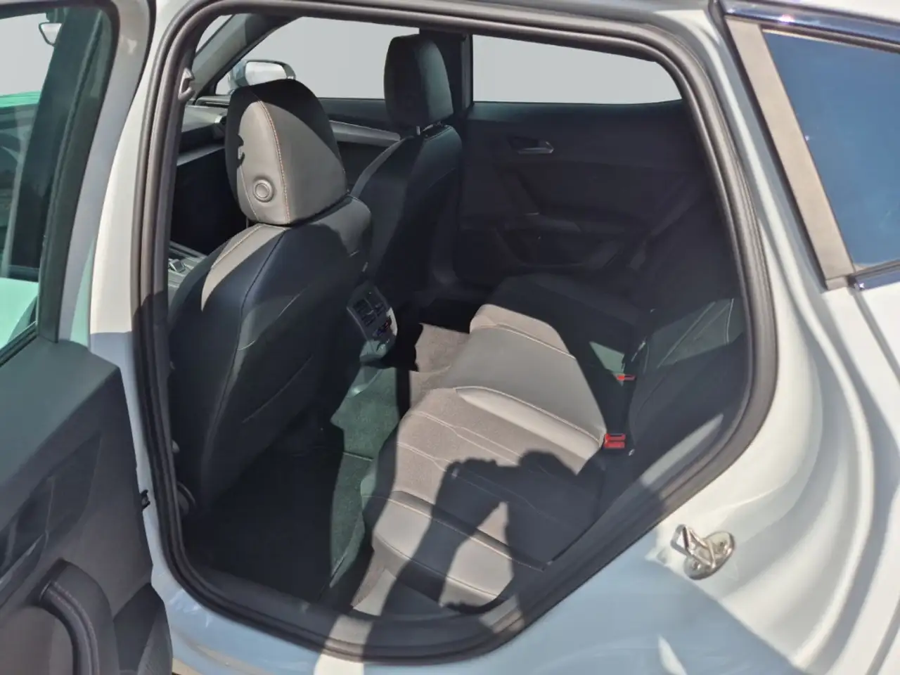 CUPRA Formentor 1.5 TSI DSG AHK BEATS BLIS Cam SHZ FullLink — معرض صور السيارة 12
