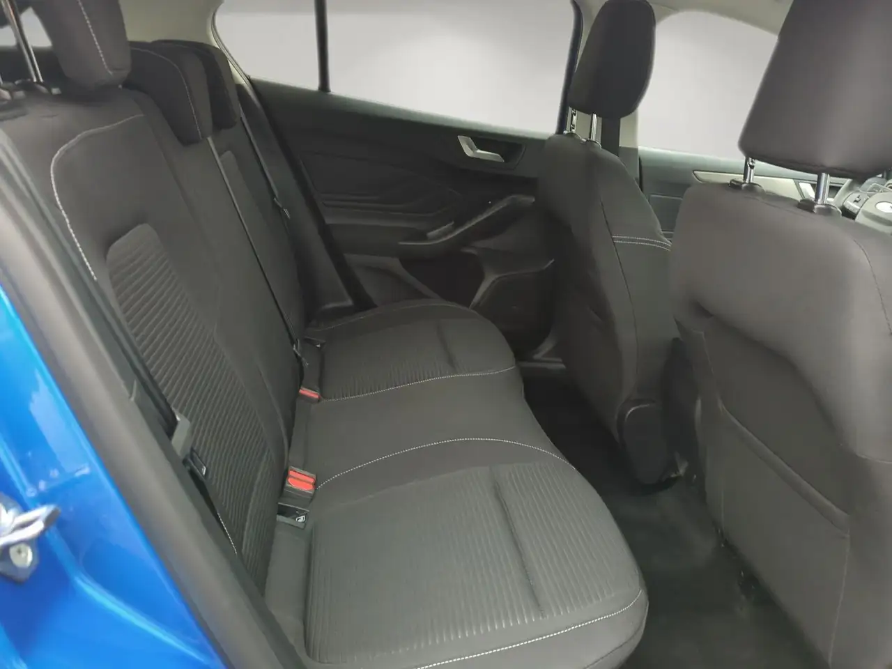Ford Focus Titanium 1.0L / Fahrassistenz-System / LED — Galería del vehículo 13