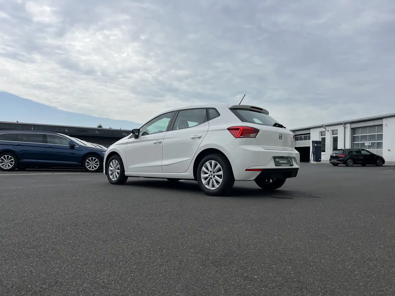 SEAT Ibiza 1.0 TSI Style 104€ m.20% Anz. Navi RFK SHZ — Vehicle gallery 10