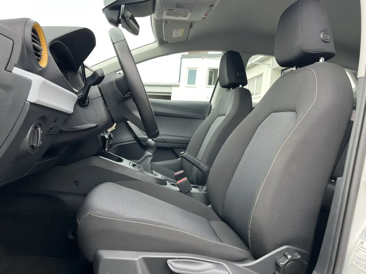 SEAT Ibiza 1.0 TSI Style 104€ m.20% Anz. Navi RFK SHZ — Vehicle gallery 13