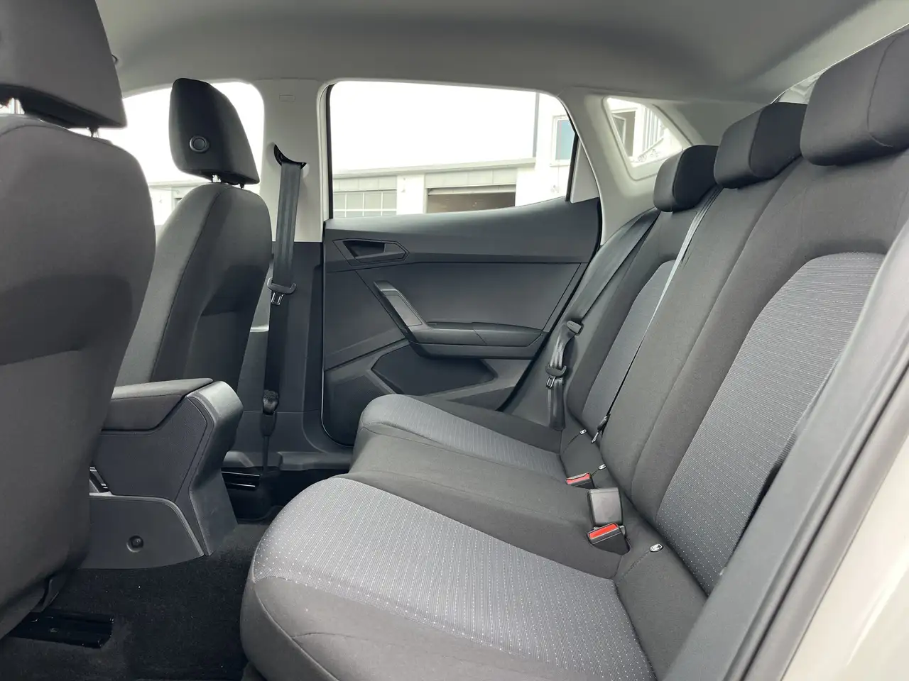 SEAT Ibiza 1.0 TSI Style 104€ m.20% Anz. Navi RFK SHZ — Vehicle gallery 17