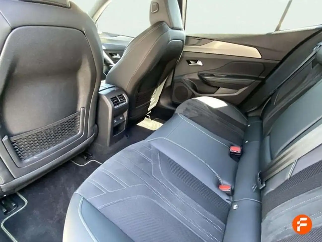 Peugeot 408 GT HYBRID 145 eDCS6 — Galerie du véhicule 15