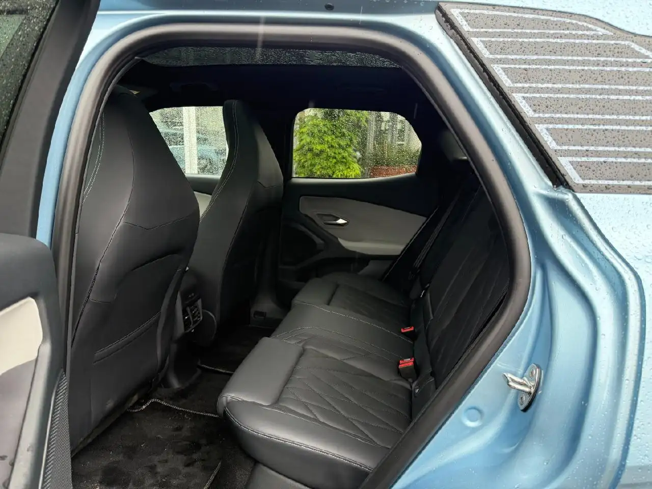 Ford Explorer Premium RWD — معرض صور السيارة 5