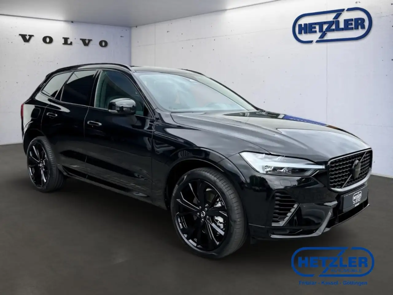Volvo XC60 T8 Plus Black Edition Recharge Plug-In Hybrid AWD — Vehicle gallery 2